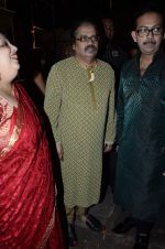 Hariharan at Abhijeet_s durga celebrations in Andheri, Mumbai on 23rd Oct 2012 (16).JPG